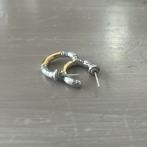 Vintage! BRIGHTON Two Toned Silver Gold Plated Filligree Huggie Hoop Earrings. - Picture 3 of 3